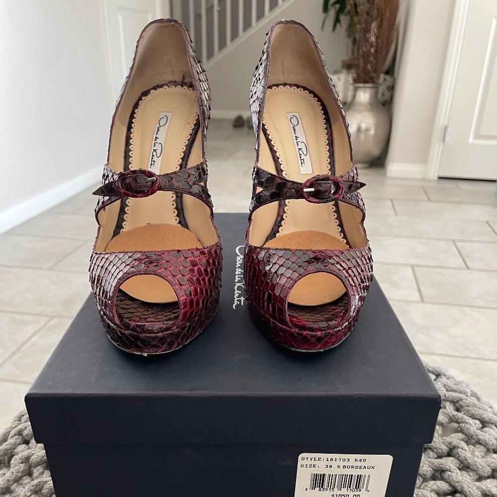 VINTAGE OSCAR DE LA RENTA Bordeaux Anaconda Snake Peep-Toe Pump Size 38 1/2